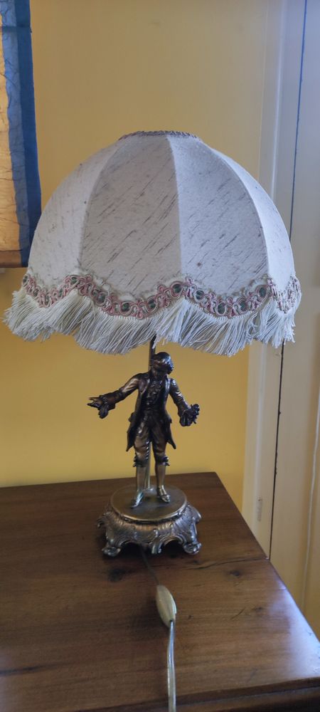 Lampe sur pied avec son chapeau 25 Charbonni�res-les-Bains (69)