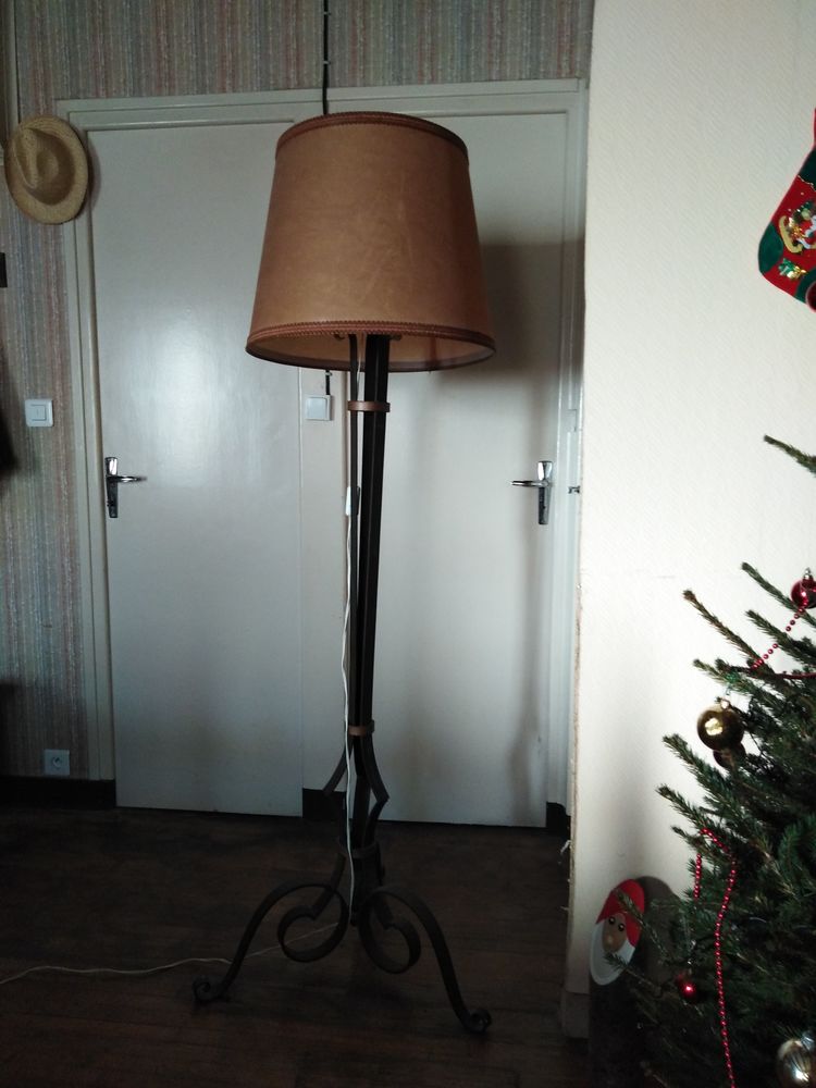 Lampe sur pied 135 Guillac (56)