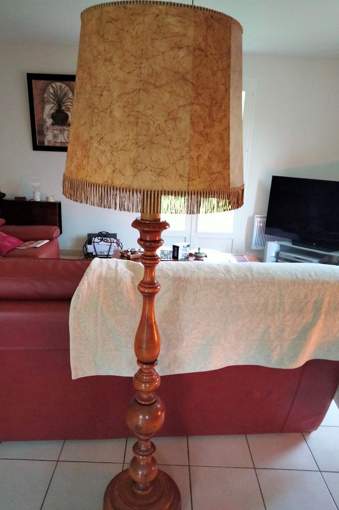 LAMPE SUR PIED 0 Montfort-l'Amaury (78)