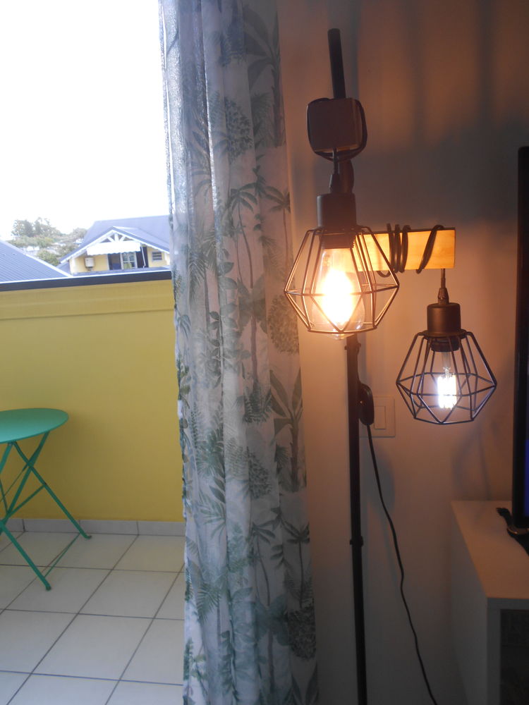 Lampe sur pied 80 Saint-Fran�ois (97)