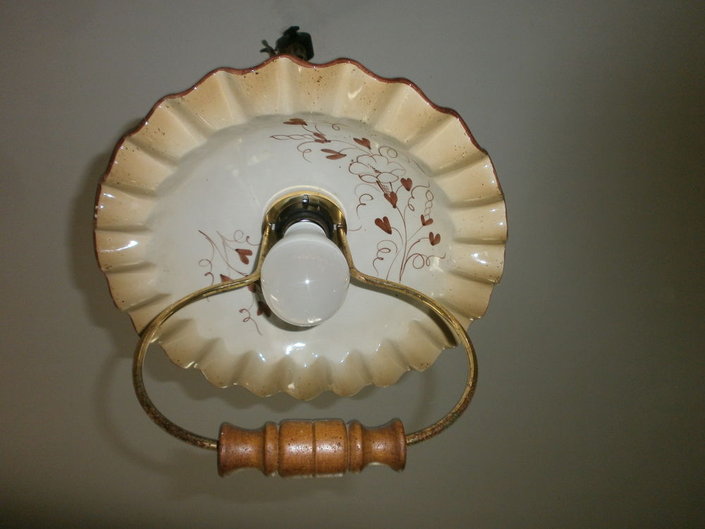Lampe de plafond  ( don ) 0 Tug�ras-Saint-Maurice (17)