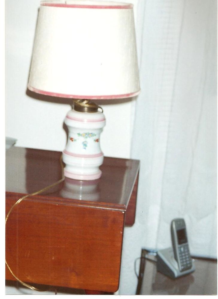 LAMPE EN PORCELAINE ANCIENNE 50 Paris 18 (75)