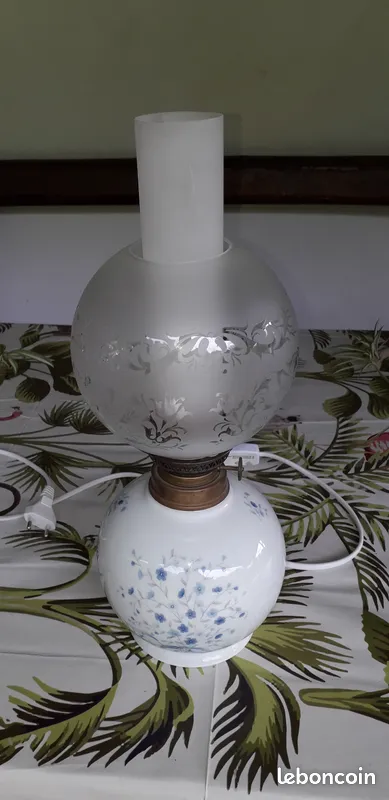 Lampe en porcelaine LYS ROYAL 0 Bassussarry (64)