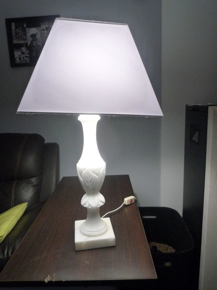 Lampe � poser aspect marbre 15 Saint-Malo (35)