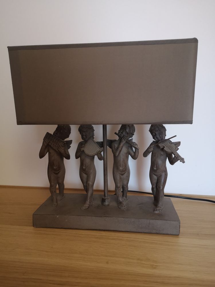 Lampe � poser avec 4 anges musicien
29 Clamart (92)