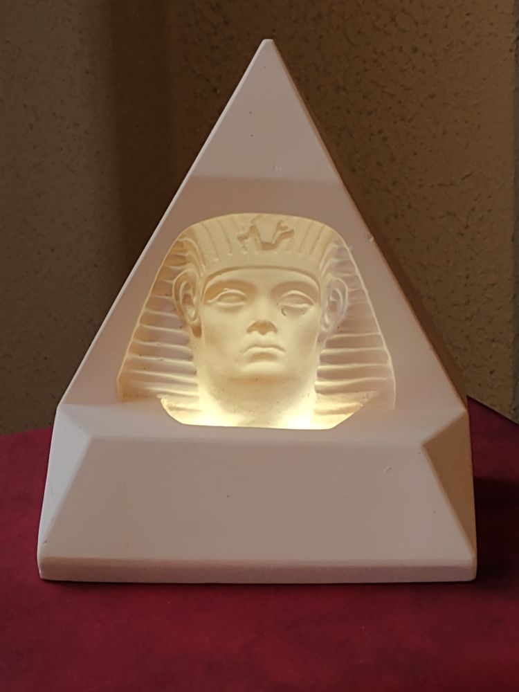 Lampe pyramide lumineuse 20 Avermes (03)