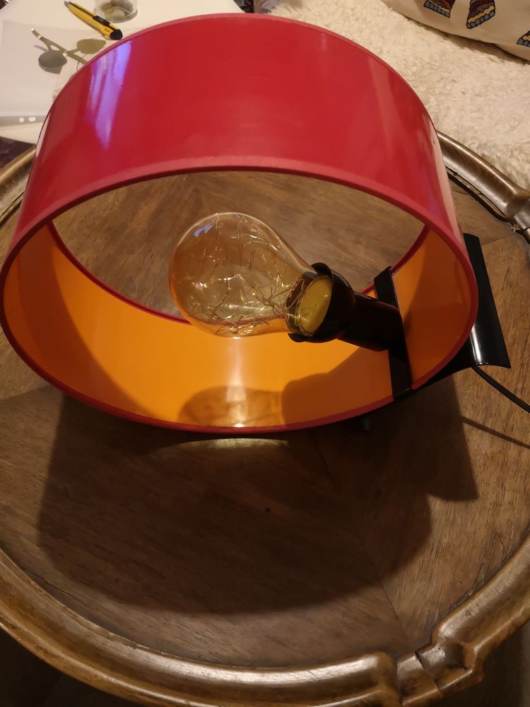 Lampe rouge 8 Clamart (92)