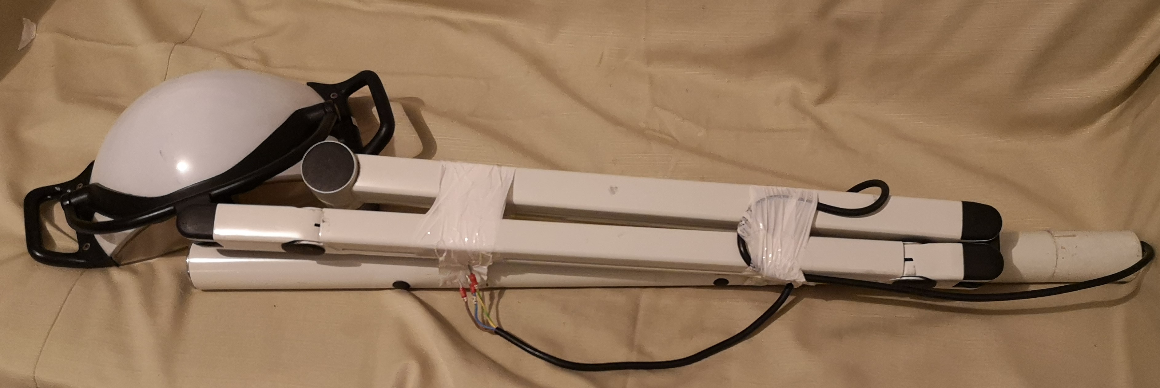 Lampe scialytique articul�e. 60 Paris 1 (75)