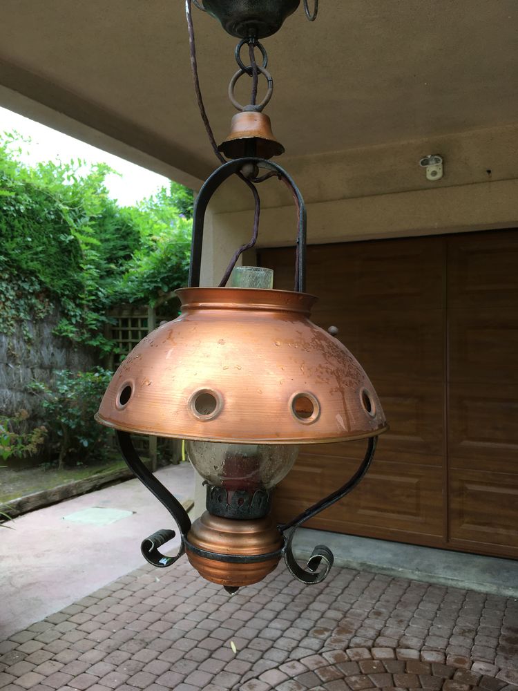 Lampe suspension en cuivre et fer forge -globe en verre