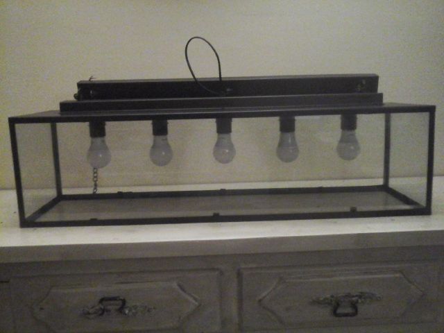 Lampe � suspension fer et verre. 70 Fr�jus (83)