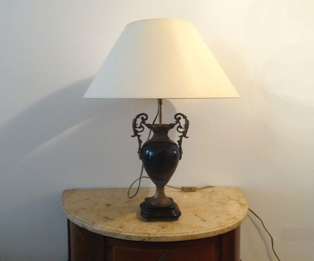 Lampe de table avec abat-jour parfait �tat 105 Paris 4 (75)