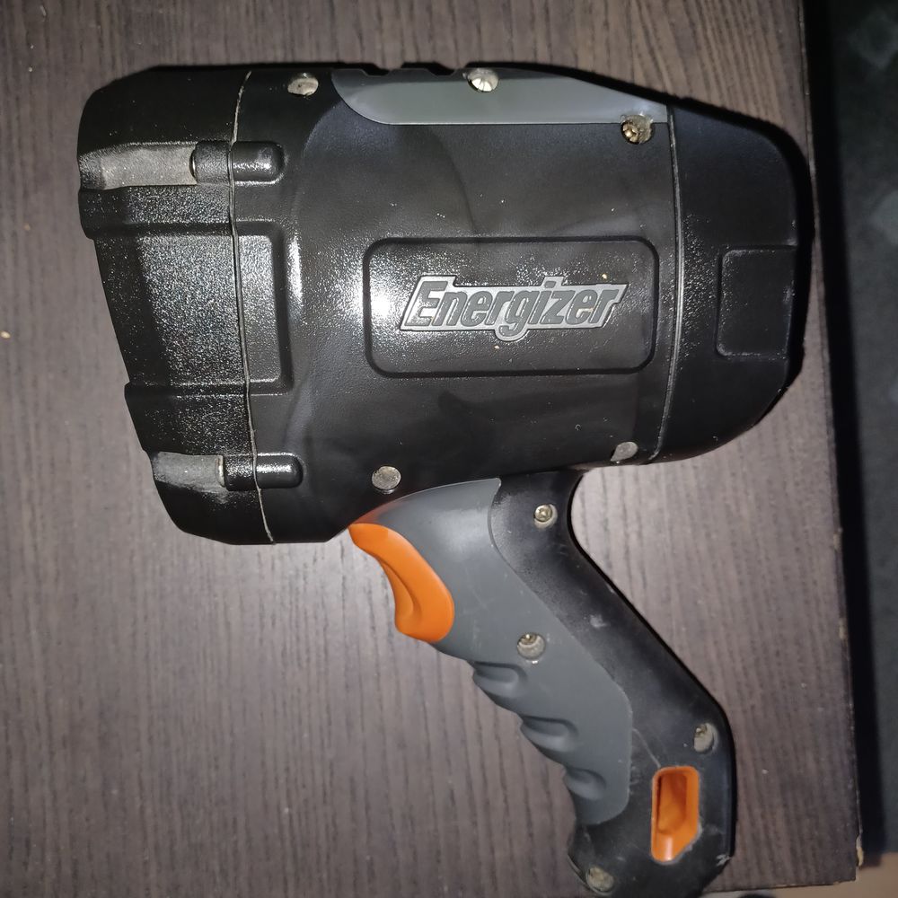 Lampe torche professionnelle 50 Saint-Romain-de-Benet (17)