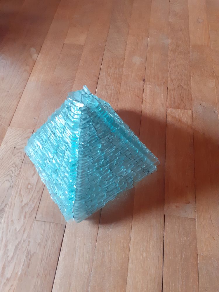 Lampe vintage pyramide en verre et m�tal, 1970 450 La Charit�-sur-Loire (58)