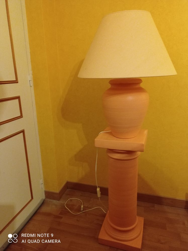 Lampe 25 Saint-Marcel-de-F�lines (42)