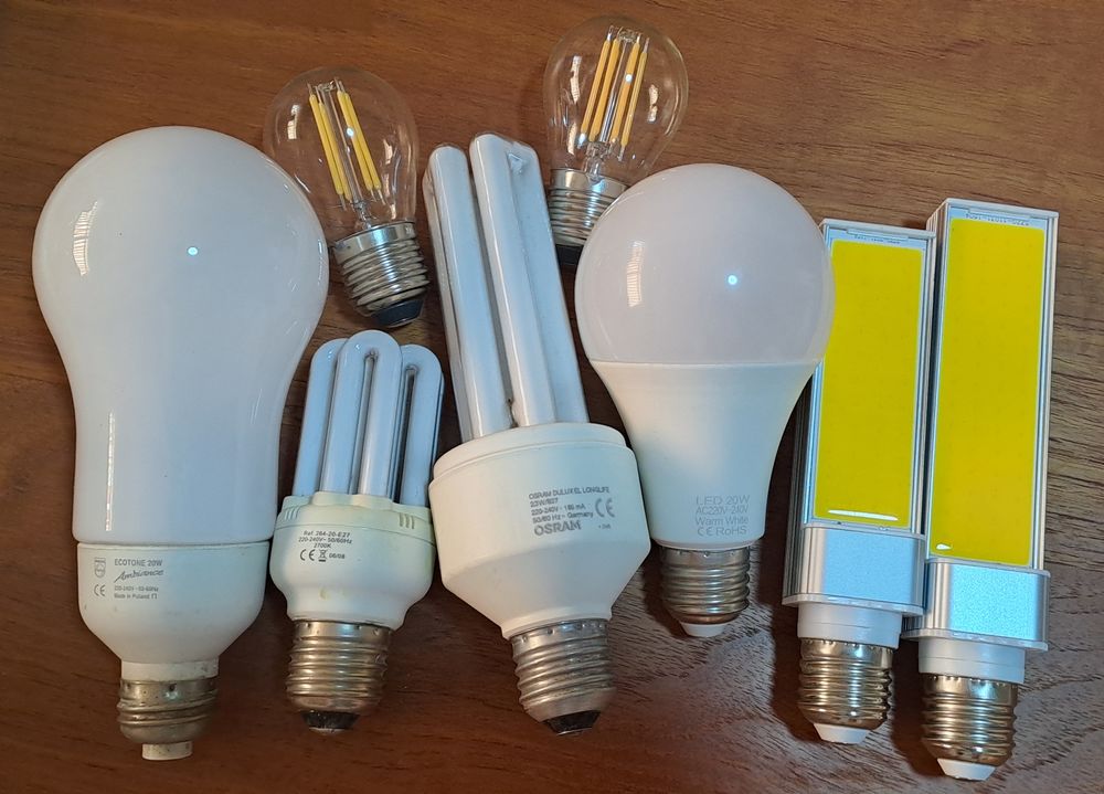 Lot de 8 lampes basse consommation, 220-240 V douille E27 10 Cagnes-sur-Mer (06)