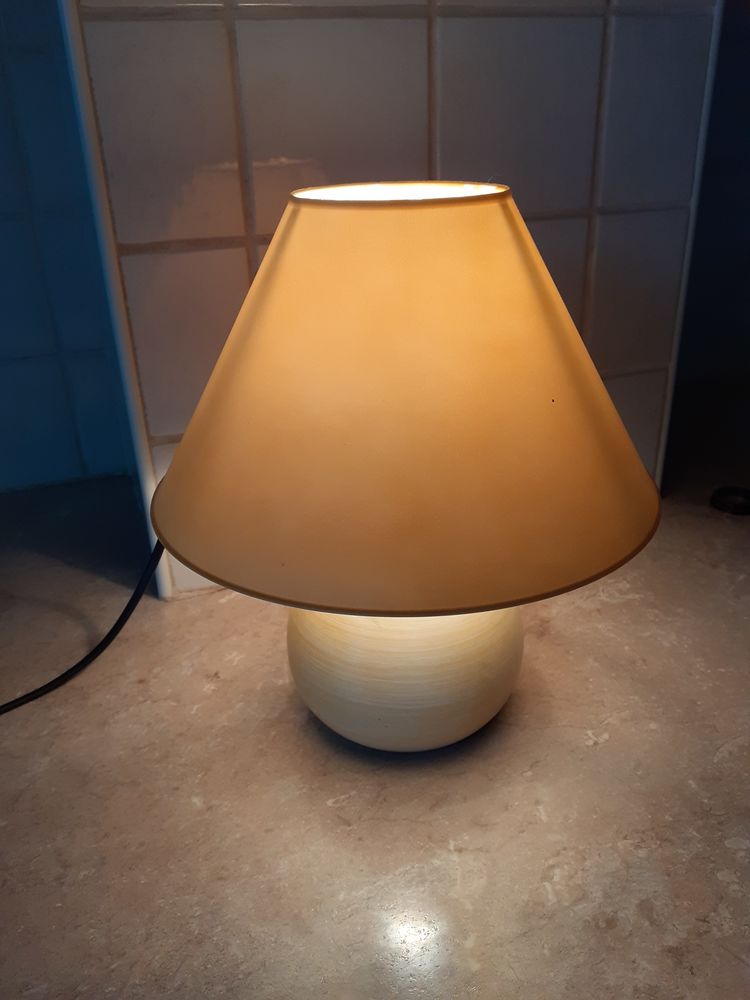 2 Lampes de chevet boule 15 Thorign�-Fouillard (35)