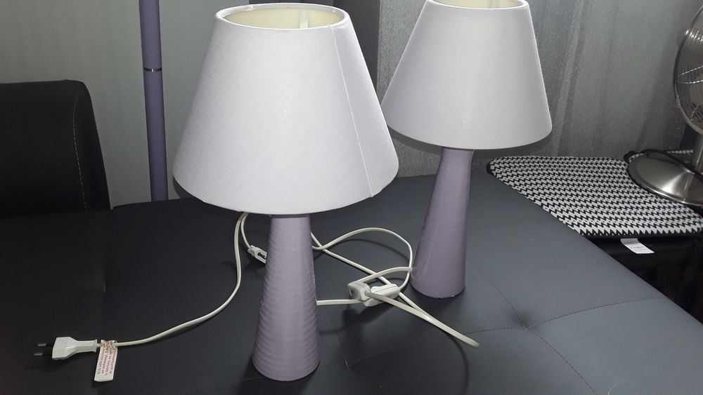 Lot 2 lampes de chevet  mauves 5 L�signy (77)