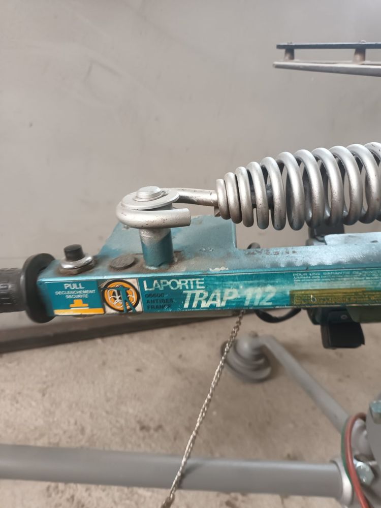 Lanceur de plateaux semi-�lectrique 12 volts 450 Vallerange (57)