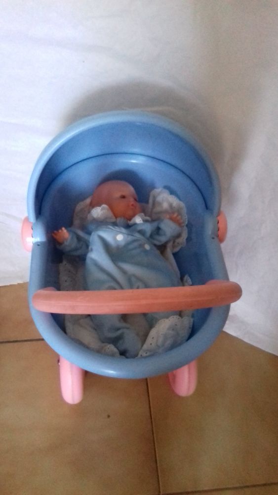 Landau avec son poupon 
15 Sept�mes-les-Vallons (13)