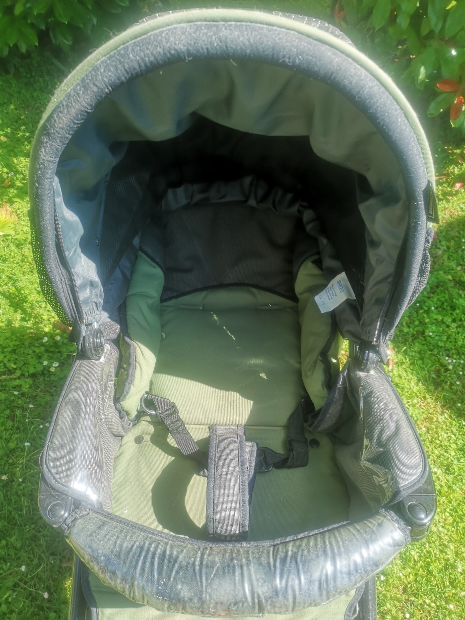 Landau faisant poussette 99 Th�nezay (79)