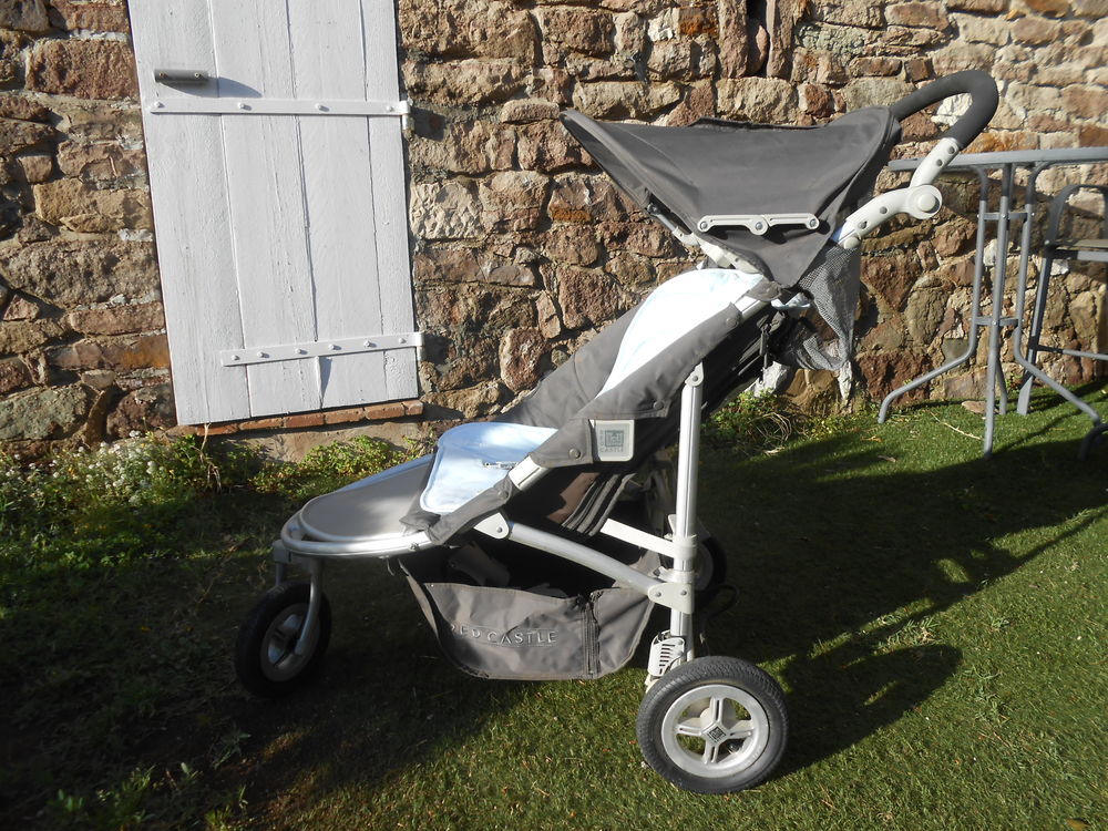 LANDAU POUSSETTE 95 Fr�jus (83)