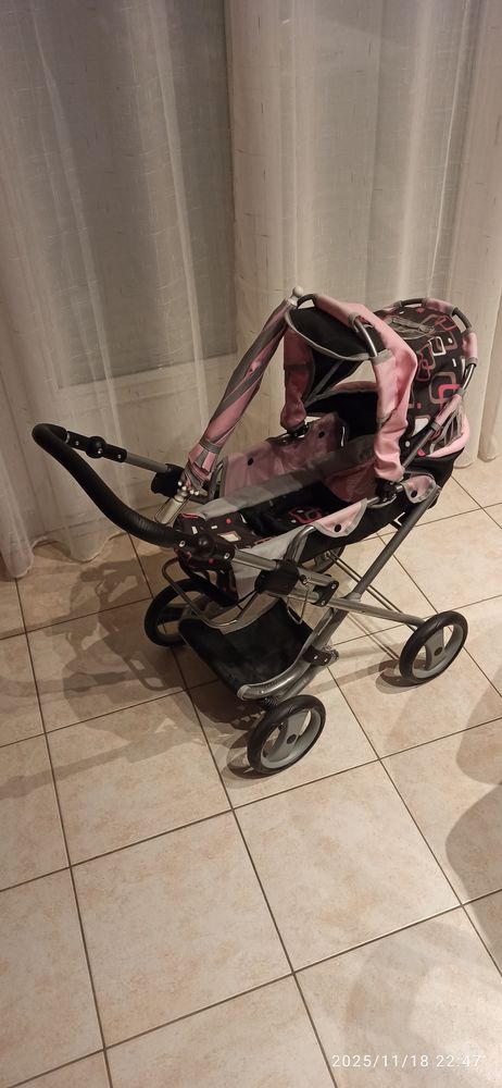 Landeau pour poup�e rose et gris 0 La Fert�-Bernard (72)