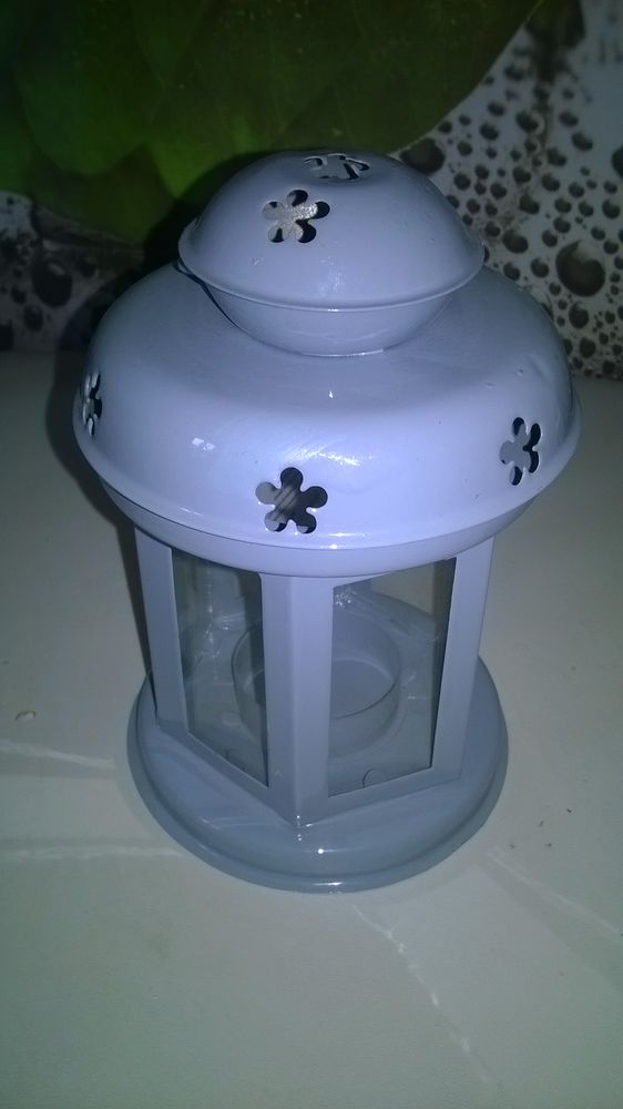 Lanterne � bougie
Neuve
Marque KSD
14 cm de haut
10 cm de 7 Talange (57)