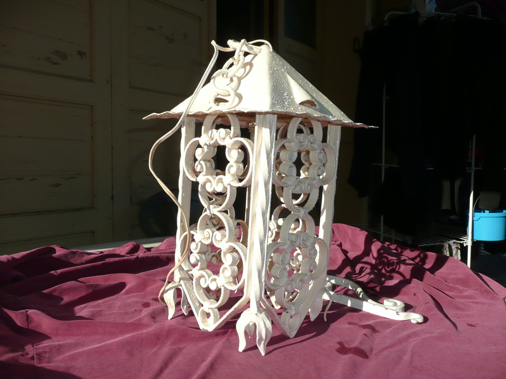 Lanterne D�corative Blanche avec Motifs D�coup�s 75 Juan Les Pins (06)