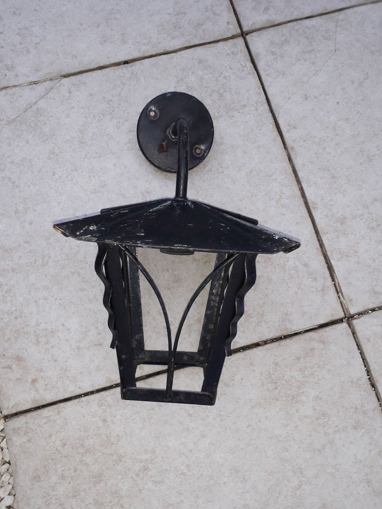 Lanterne ext�rieure � r�nover 5 Mitry-Mory (77)