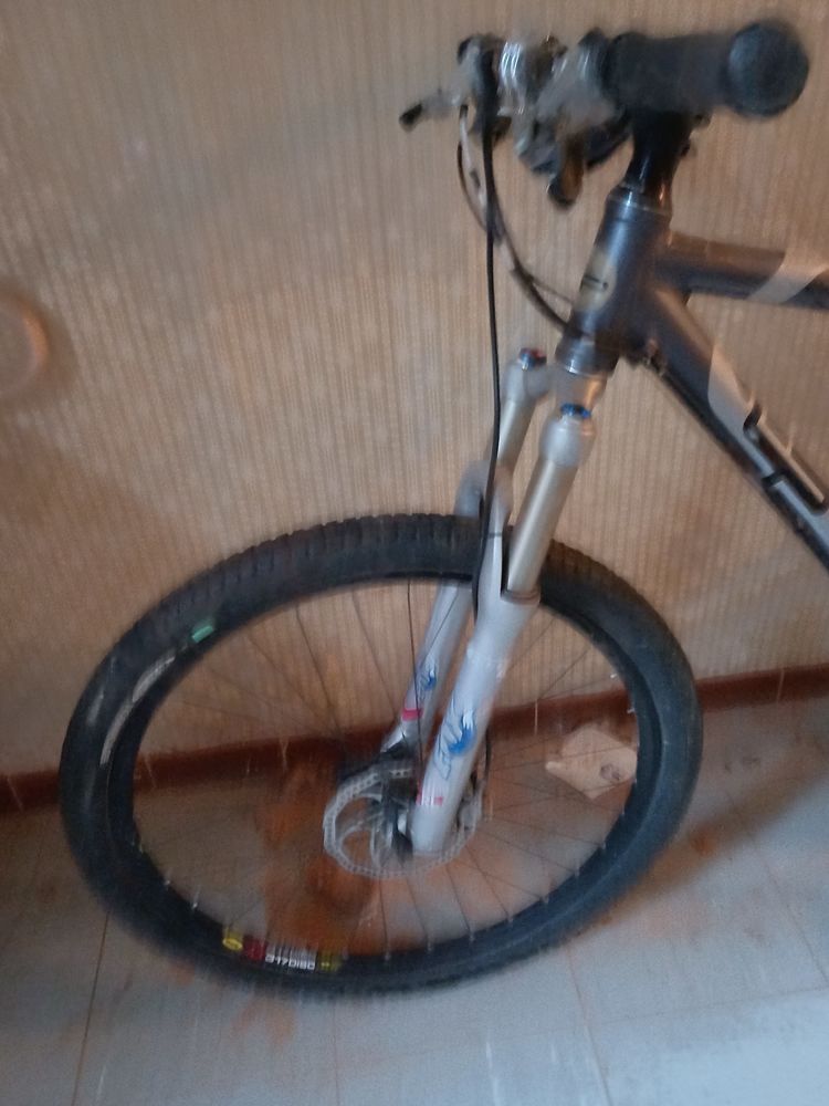 VTT lapierre tr�s bon �tat.
Mod�le x control 2005.
400 Ferran (11)