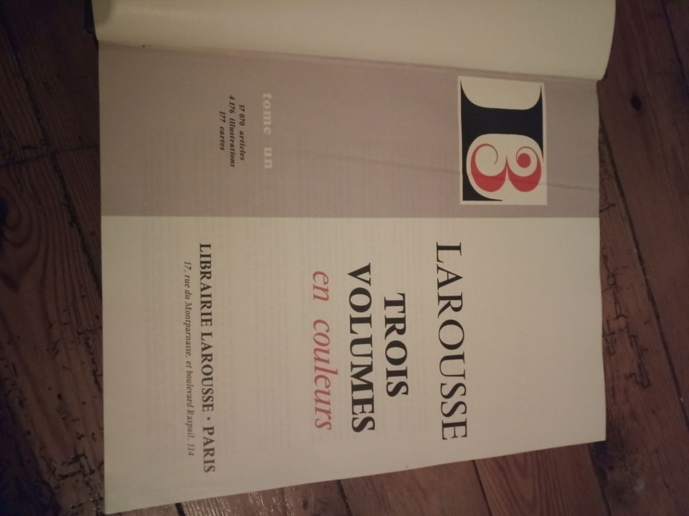Larousse trois volumes en couleur 35 Mennecy (91)