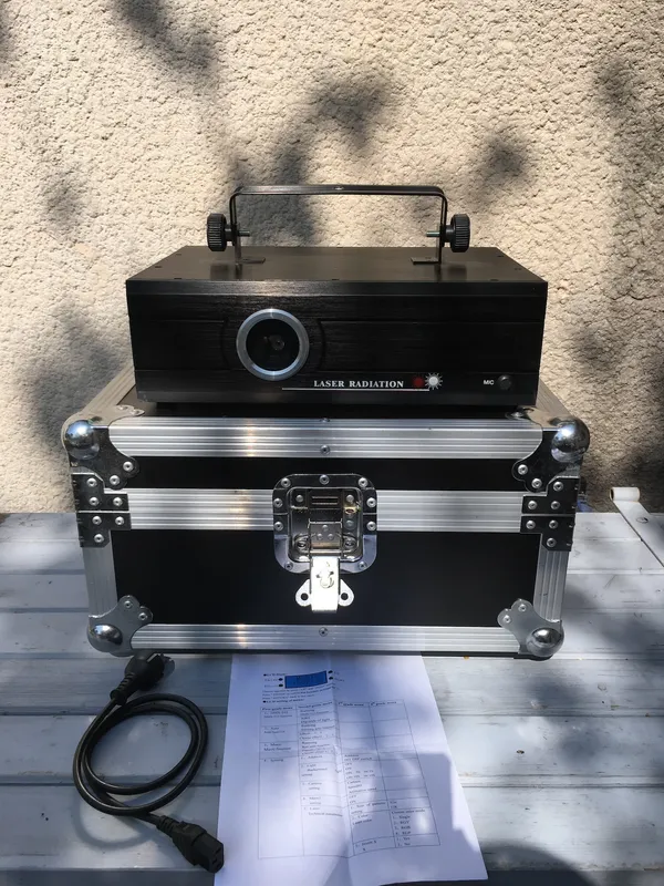 Laser RVB 1400mw comme neuf avec flight case 700 Montarnaud (34)