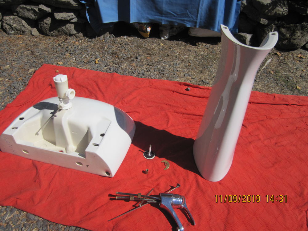 LAVABO AVEC COLONNE BLANC COMPLET 45 Saint-Saturnin (15)