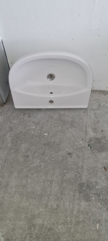 lavabo blanc c�ramique 15 Le Pin (77)