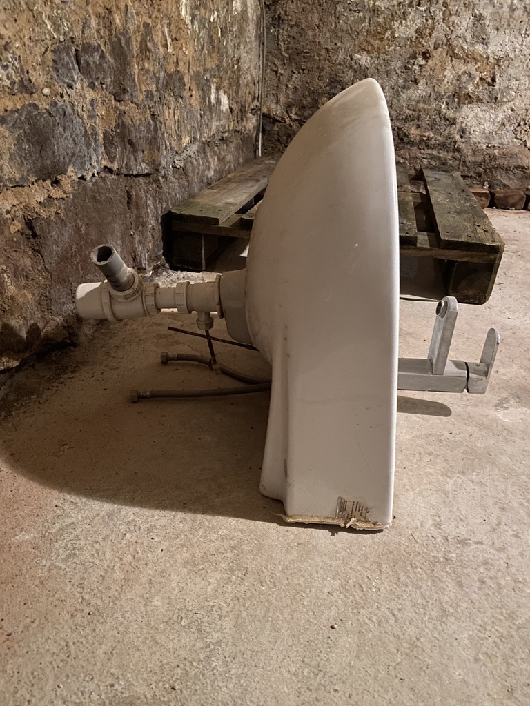 Lavabo mural en c�ramique blanche 10 Saverne (67)