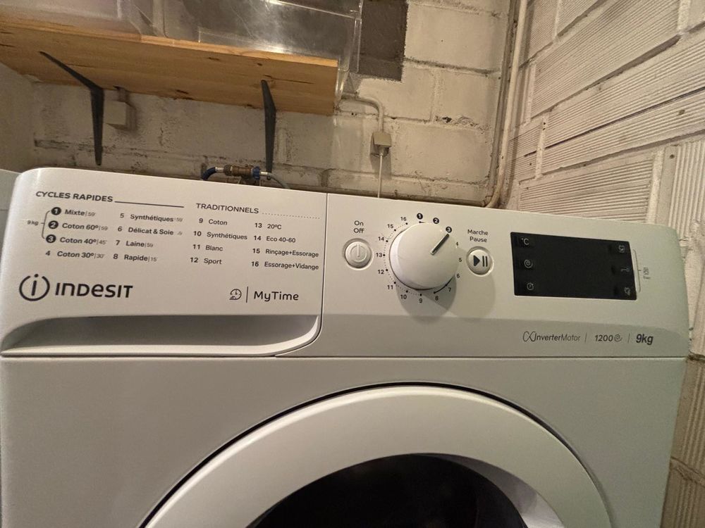 Lave-linge Indesit 9 kg ? Moteur Inverter 200�
200 Breuillet (91)