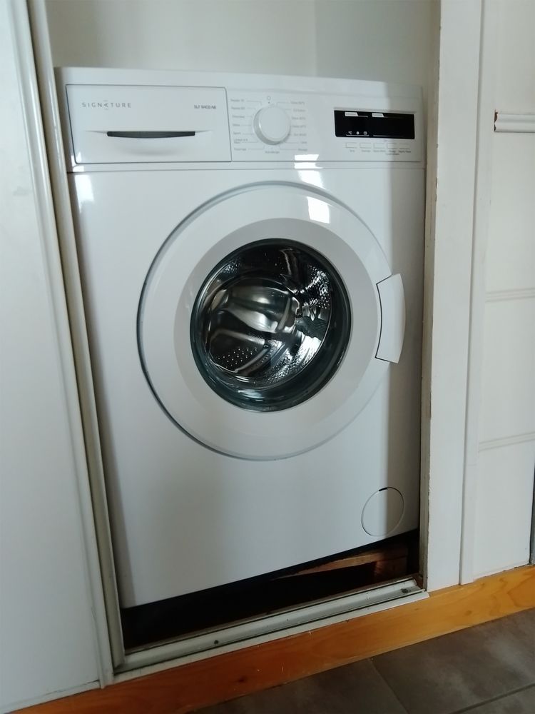 Lave linge
Marque Signature
Ref. SLF 84 02 N-E 300 Bourg-en-Bresse (01)