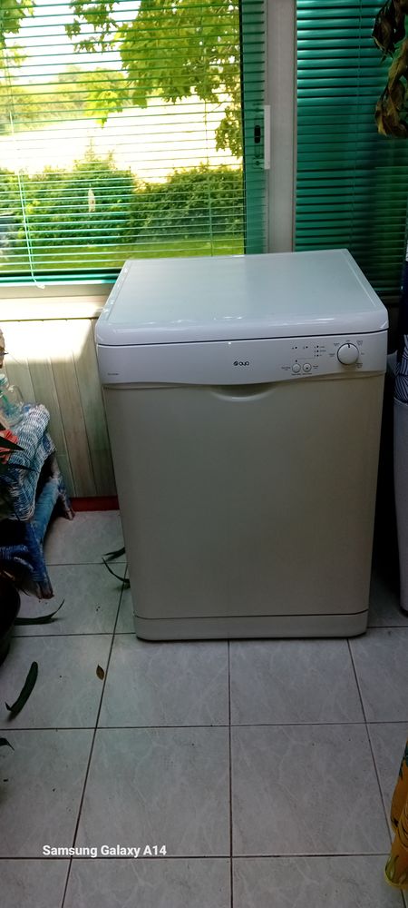 LAVE  VAISELLE 100 St Aubin De Baubigne (79)