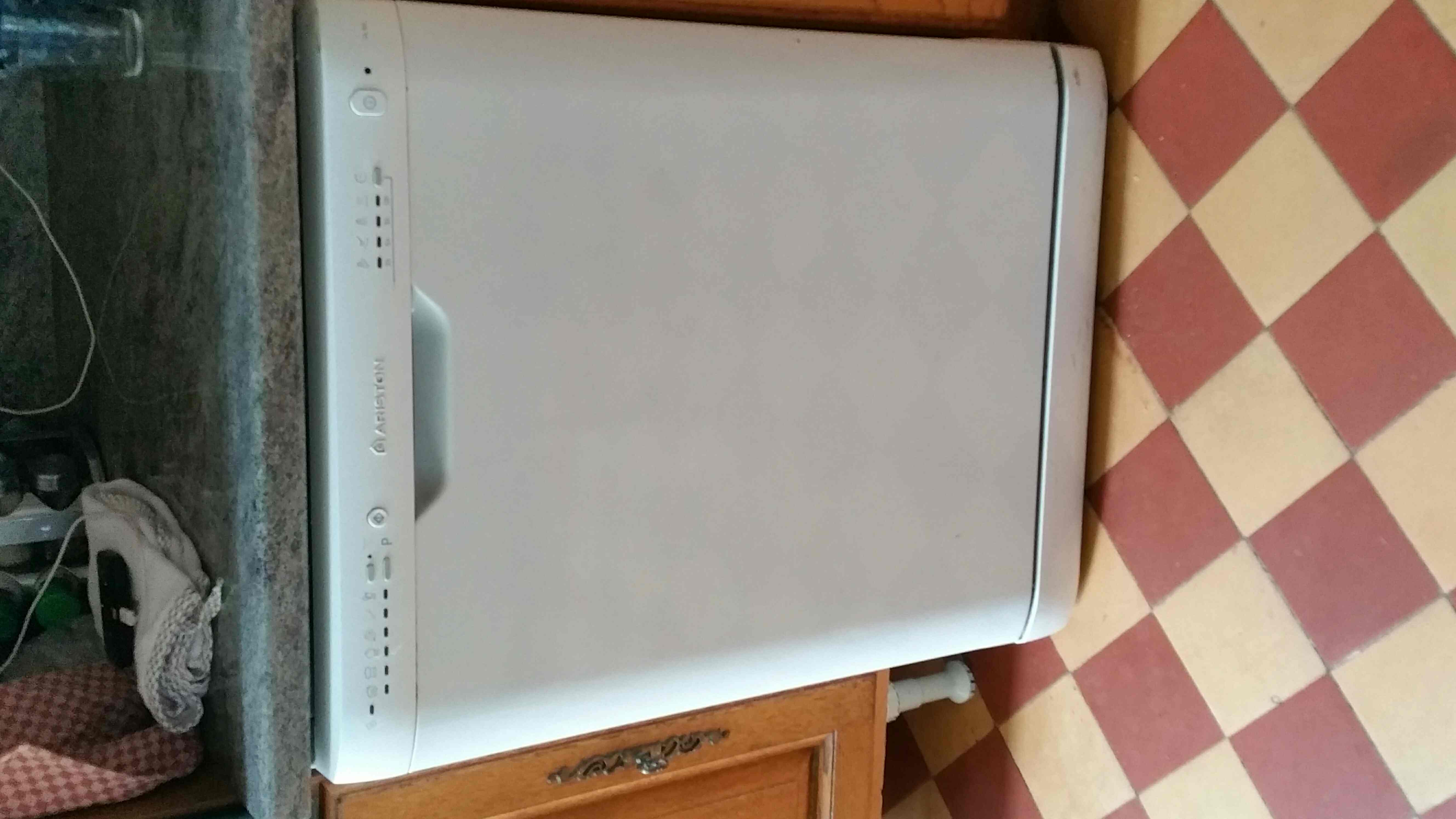 lave vaisselle ARISTON 120 Vichy (03)