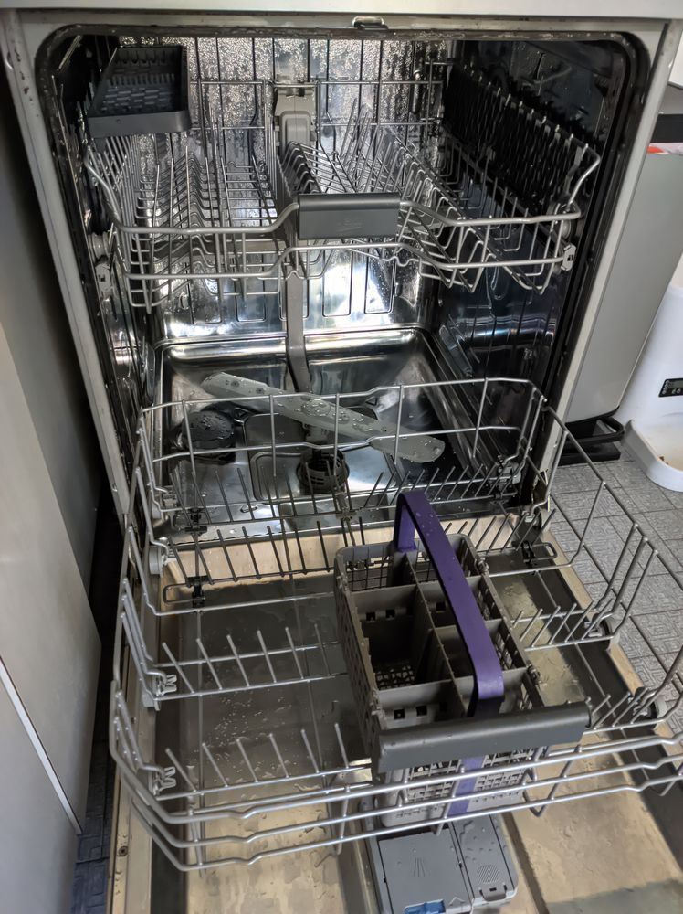 Lave-vaisselle BEKO 200 Nantes (44)