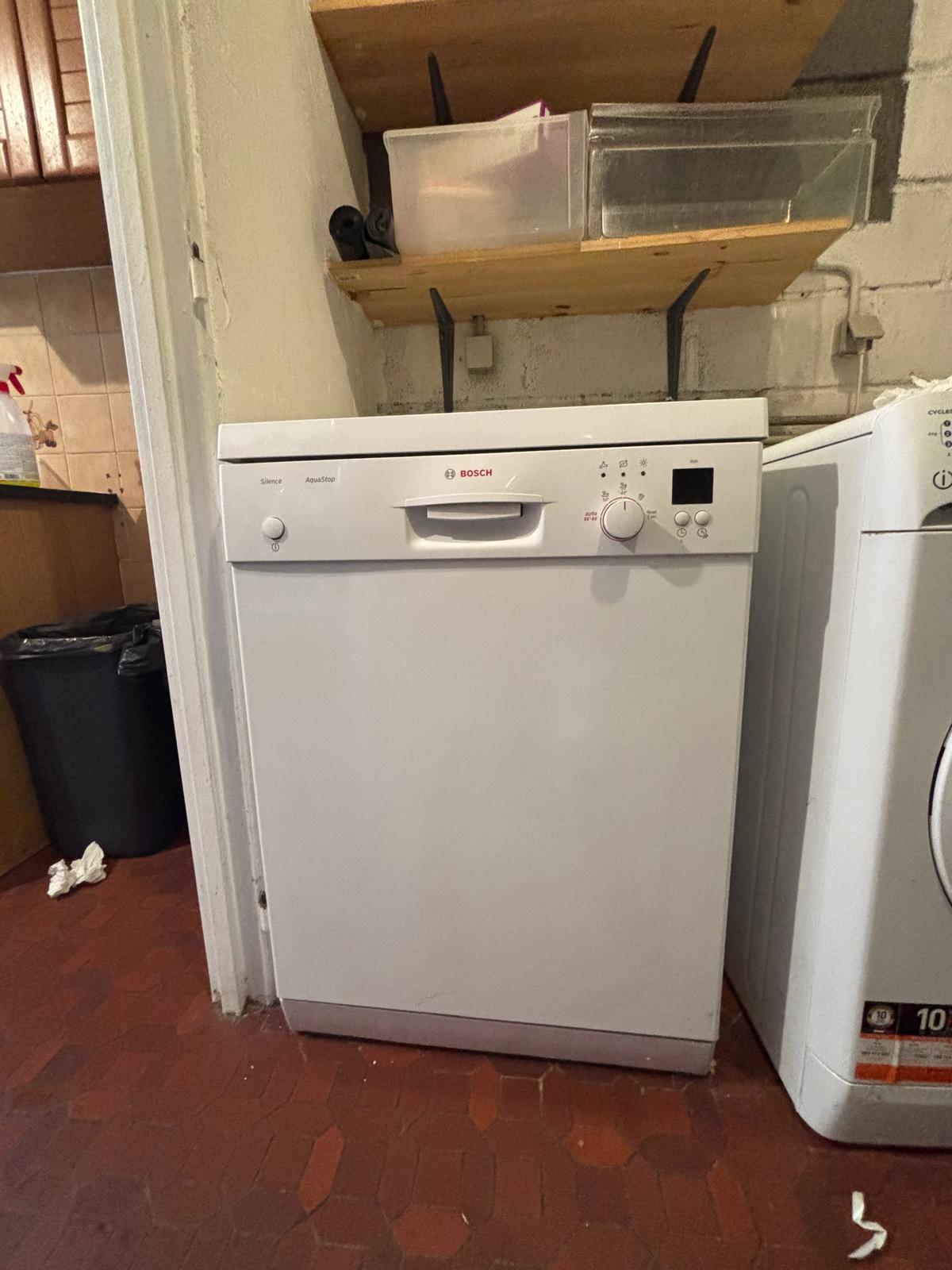 Lave-vaisselle Bosch Silence+ ? Excellent �tat 200�
200 Breuillet (91)