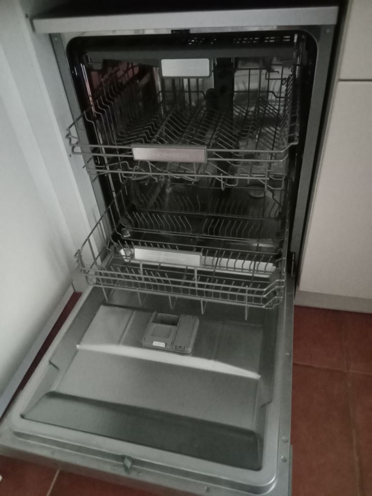 Lave vaisselle 12 couverts 
180 Sainte-Maxime (83)