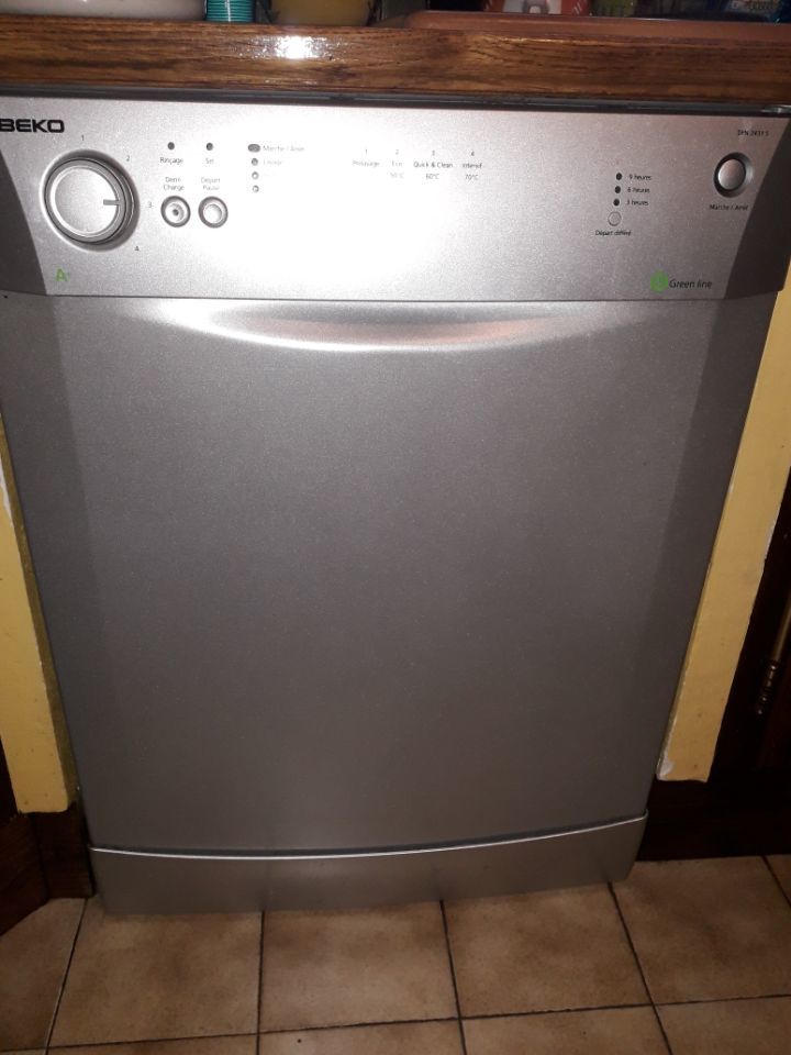 LAVE VAISSELLE GRIS ENCASTRABLE - BON ETAT 150 Balaruc-les-Bains (34)