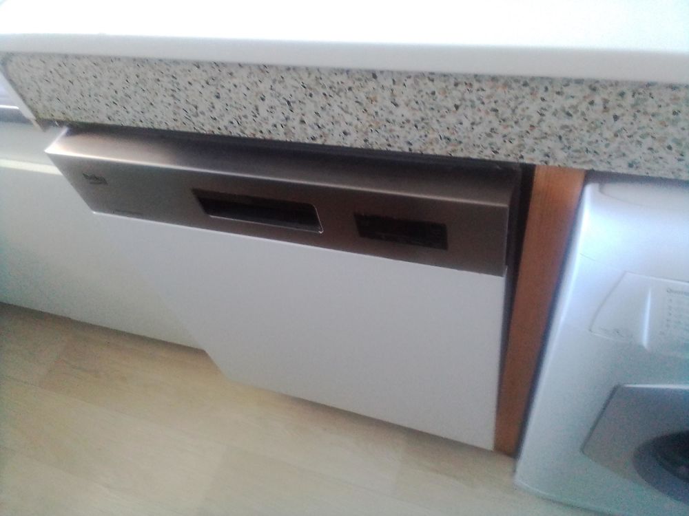 mon lave-vaisselle tres peu servi , comme neuf 100 Juan Les Pins (06)