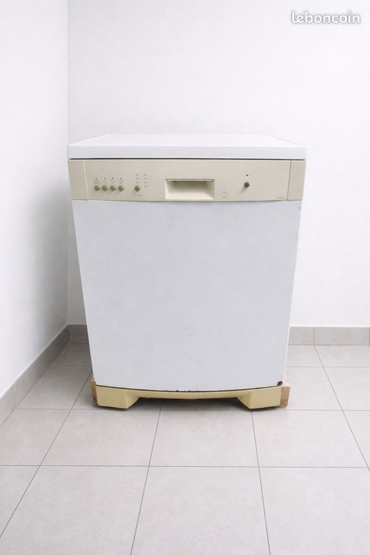 Lave-vaisselle Vedette ASF2643A, Pompe remplac� 145 La Seyne-sur-Mer (83)