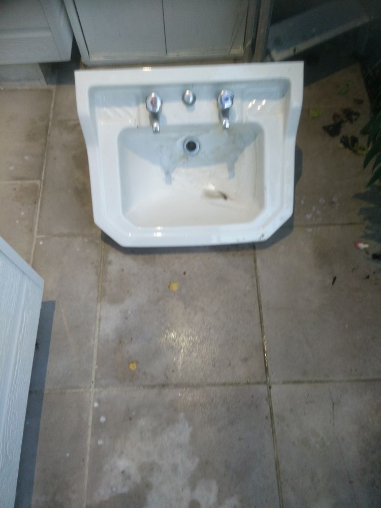 Lavobo ancien avec bras de support en fa�ence ou acier 10 Vichy (03)