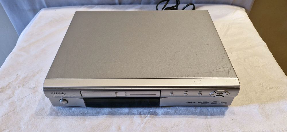 Lecteur DVD/CD audio/MP3 Bluesky DV800, sans telecommande
20 Saint-Pierre-les-�tieux (18)