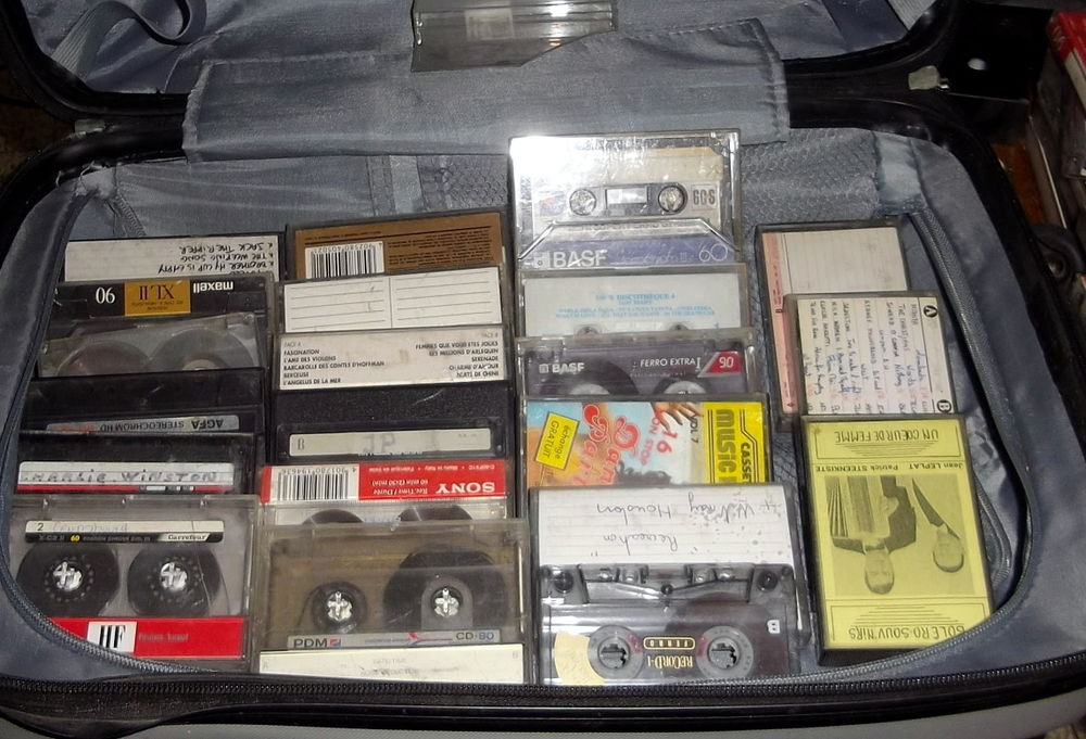 lecteur cassette mondivox+38 cassettes audio+valise. 15 Wattrelos (59)