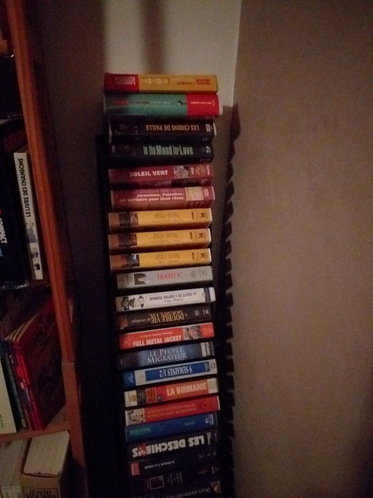 Lecteur VHS   et deux cents films environ 100 Montpellier (34)