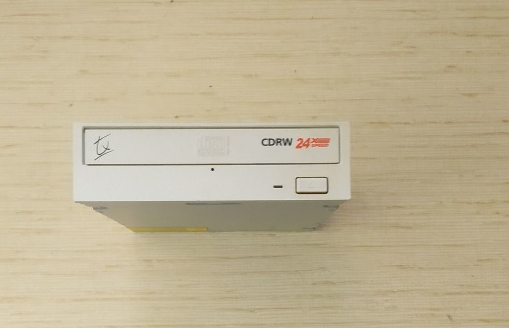 Lot Lecteur graveur CDRW 24 X Speed + Lecteur disquette 20 Le Teil (07)